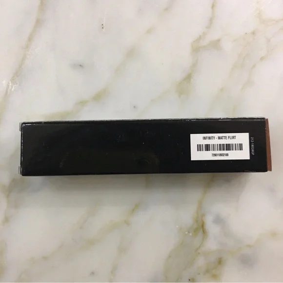 IL MAKIAGE Infinity Lip Cream - Matte Flirt - Picture 5 of 11